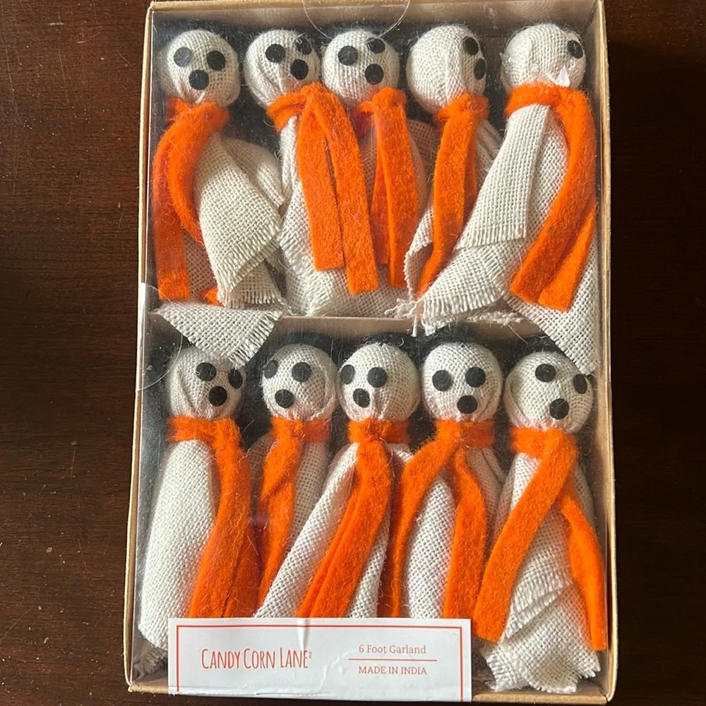 6 Foot Garland Ghosts made of Burlap and felt, NIB